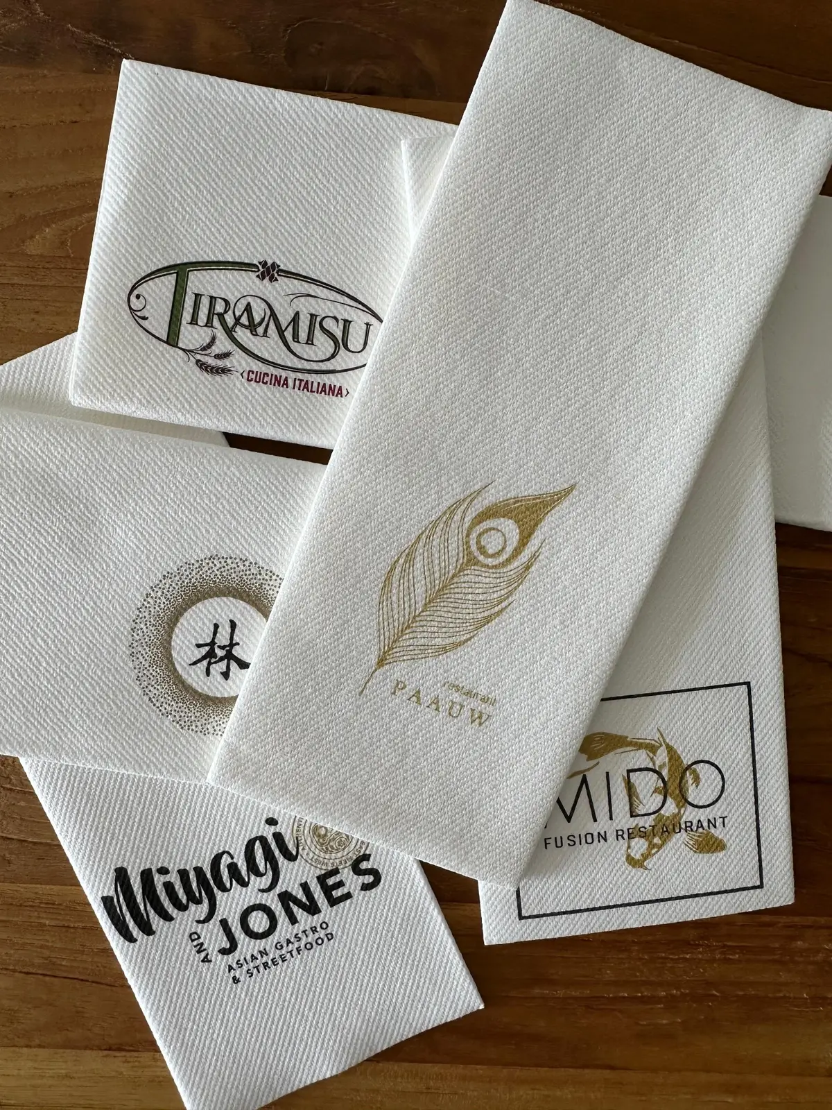 Diverse horeca servetten in verschillende kleuren en formaten