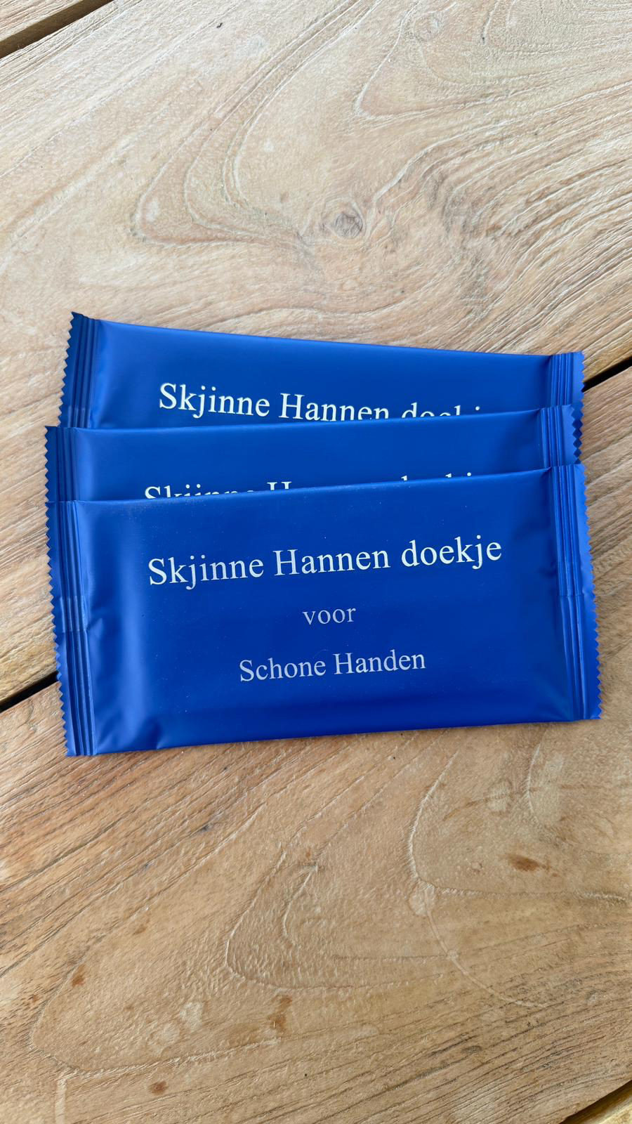 Wet Naps met eigen logo — blauw sachet 'Skjinne Hannen doekje voor Schone Handen'